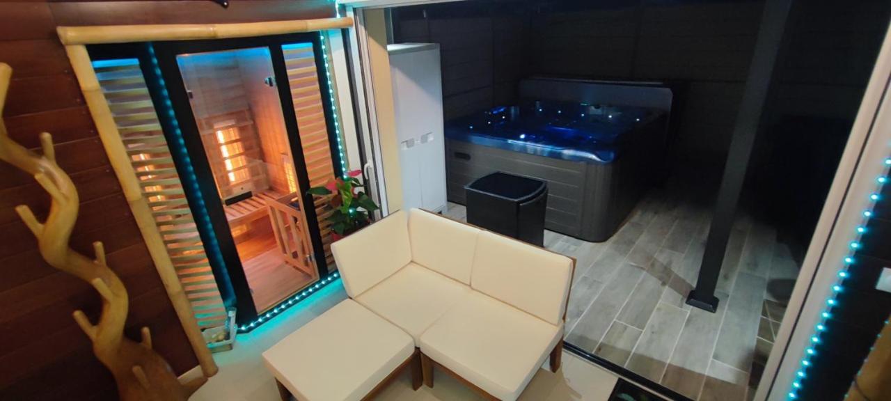 La Kaz Rhumantique Sauna And Spa Privatif La Rivière-Saint-Sauveur المظهر الخارجي الصورة