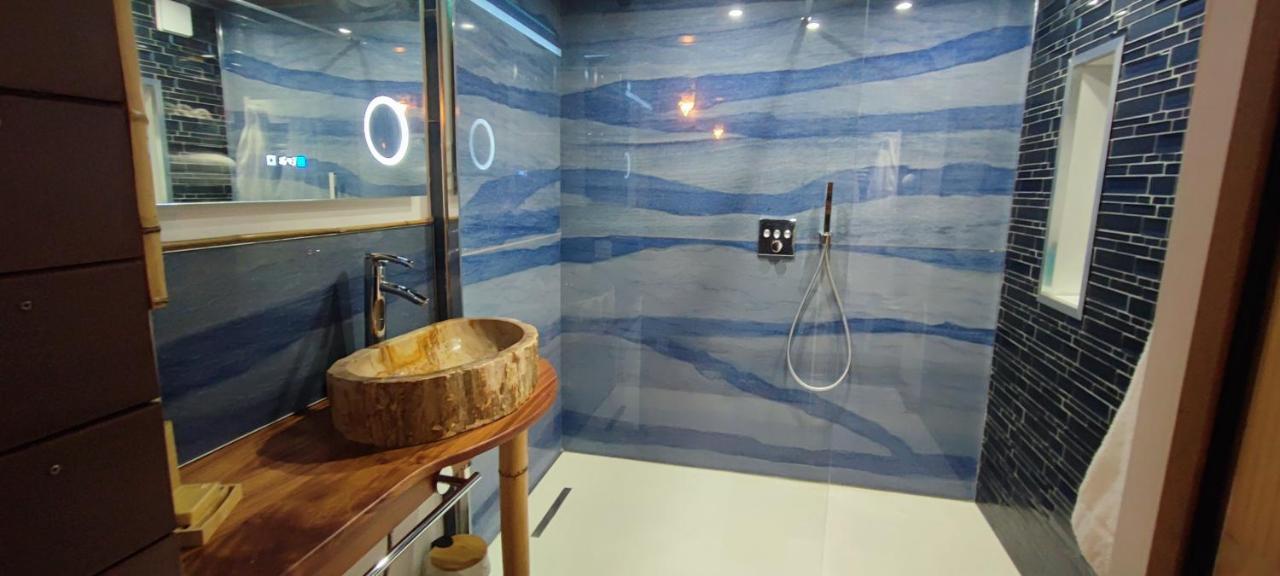 La Kaz Rhumantique Sauna And Spa Privatif La Rivière-Saint-Sauveur المظهر الخارجي الصورة
