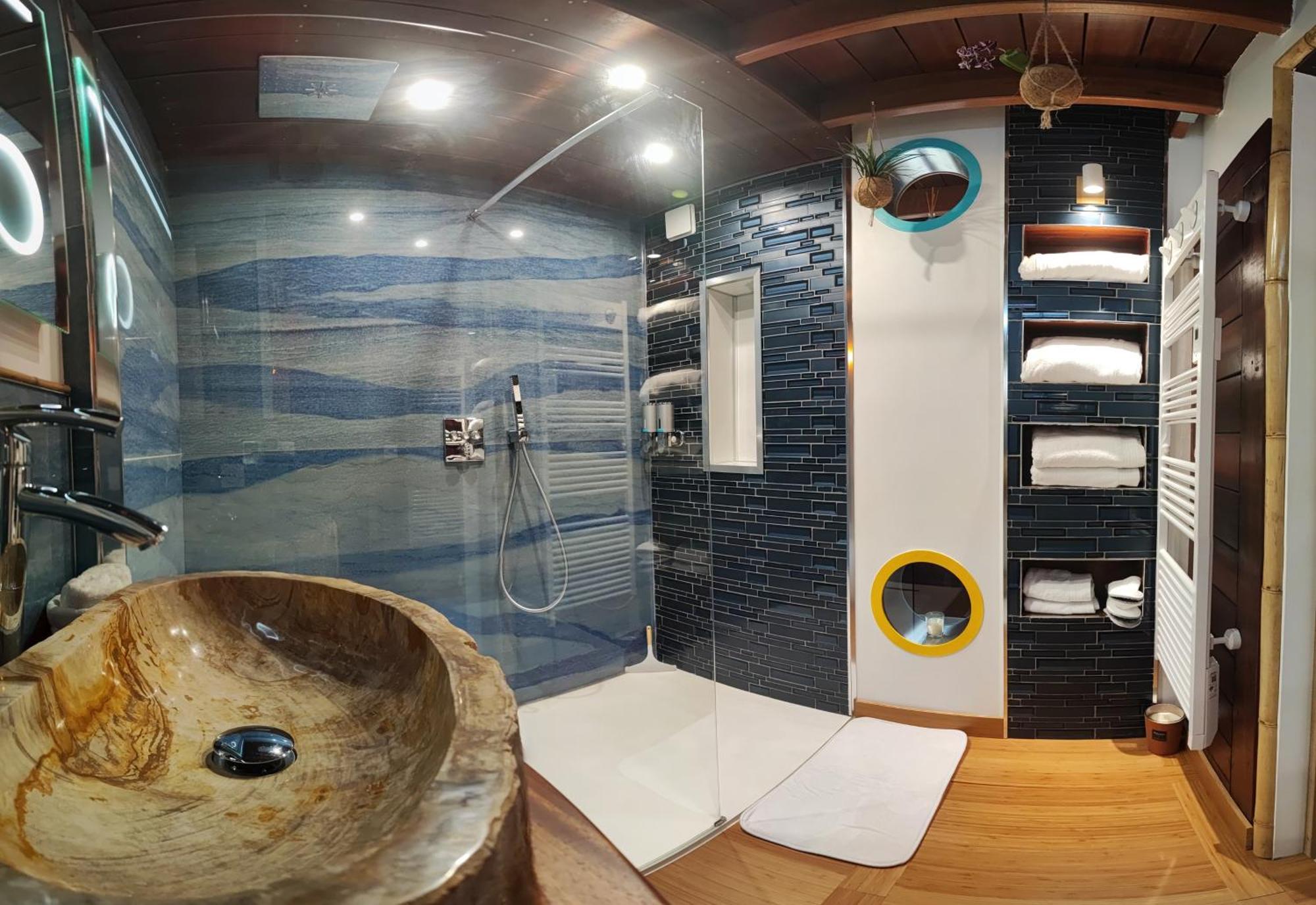 La Kaz Rhumantique Sauna And Spa Privatif La Rivière-Saint-Sauveur المظهر الخارجي الصورة